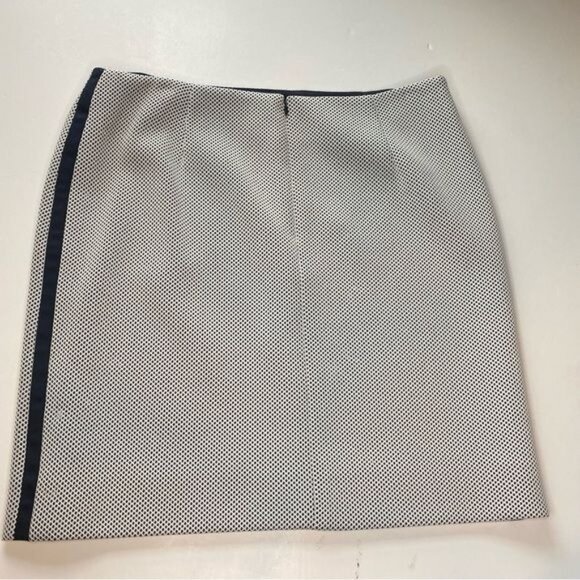 Akris Punto White Mesh Pencil skirt with black stripe Size 12 - Picture 3 of 9